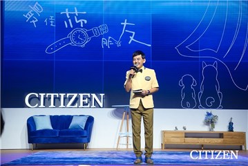 黄子佼邀请田馥甄为现场粉丝抽奖