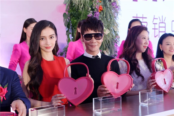 angelababy杨颖为新电影《微微一笑很倾城》宣传