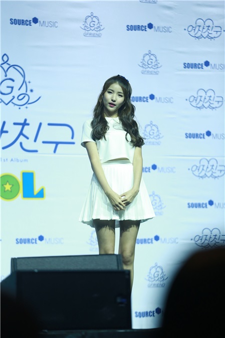 女团GFriend举行首张正规专辑《LOL》发售showcase