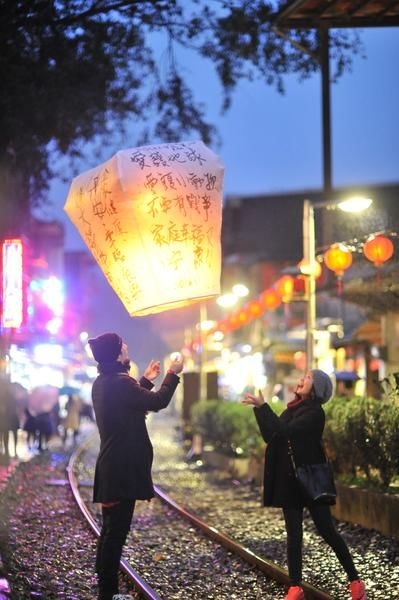 贾静雯:日子过成偶像剧 董洁仍相信爱情