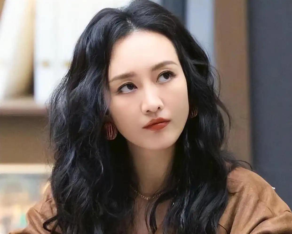 王鸥发文确认独自养育孩子 与何九华无商业关联，自创服装品牌长期亏损