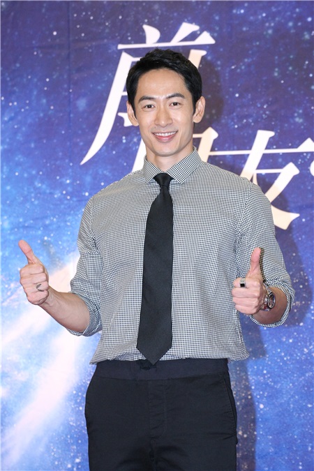 杨丞琳、蓝正龙等出席《前男友不是人》开镜记者会