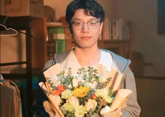 脱口秀演员杨波回应轻生 为不成熟致歉注销微博账号