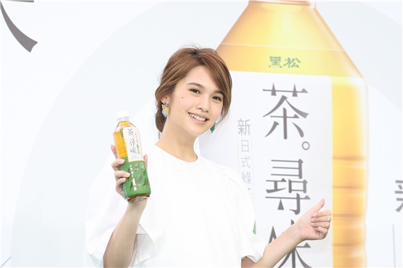 杨丞琳出席饮品新品上市记者会