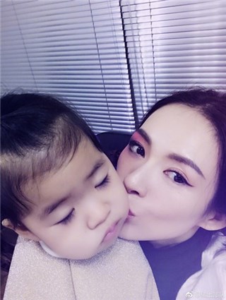 章子怡哄醒醒睡觉进入回圈模式 网友按套路出牌超爆笑