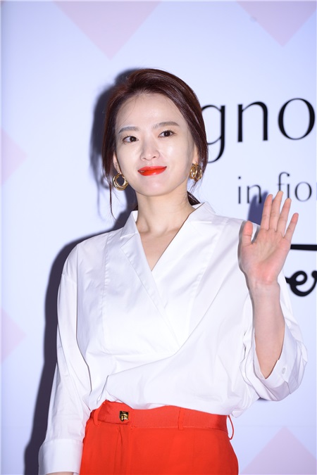 演员千玗嬉、史蒂芬妮·李、郑有真等出席品牌Signorina in Fiore 上市活动PHOTO WALL