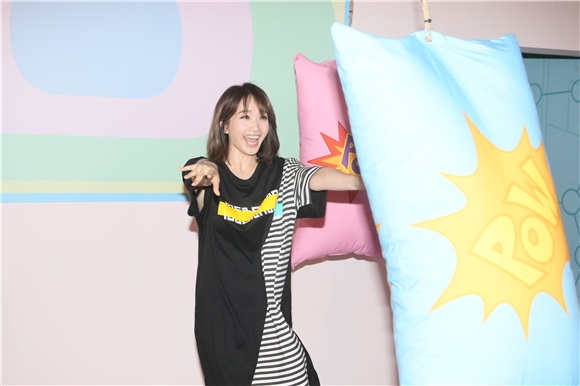 朱俐静出席飞天女神特展