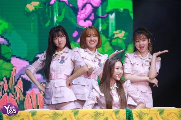 〈Yes 首尔现场〉OHMYGIRL举行新专辑SC 成员们可爱亮相清新十足
