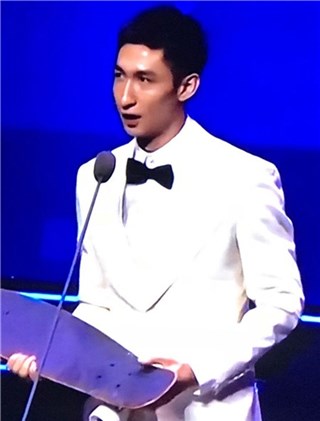 武大靖杨迪沈梦辰发文致歉张嘉译 网友看法不一热议不断