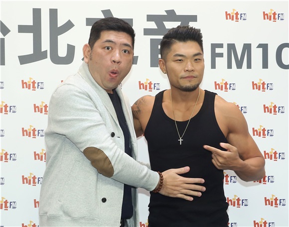 李玖哲电台宣传好友NONO送上包子