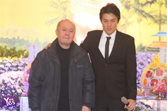 〈Yes 台北现场〉吴克群母亲告别式 播放父母求婚视频感动落泪