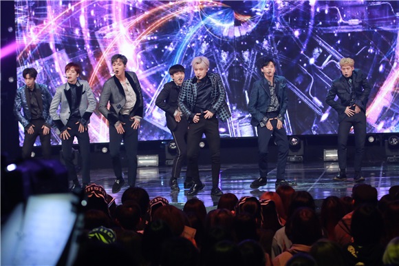 男团MonstaX、女团PRISTIN、EXID、GFriend在MBC《SHOWCHAMPION》中带来精彩舞台