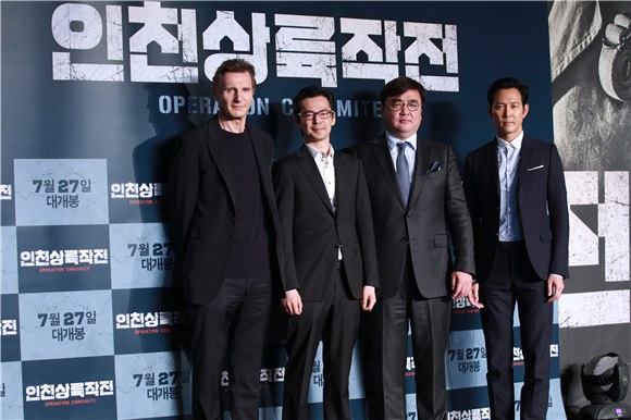 李政宰、连姆·尼森(Liam Neeson)出席电影《仁川登陆作战》访韩记者会