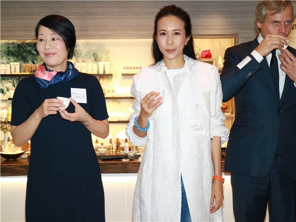 莫文蔚呼吁爱环境重环保 老公热情学中文望有夫妻假