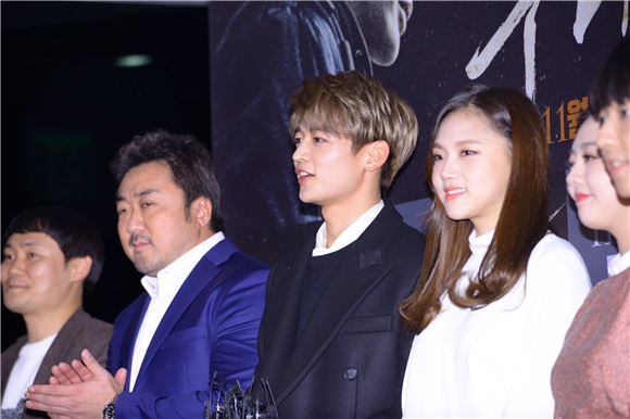 电影《两个男人》举行VIP试映会 SuperJunior利特、少女时代允儿等助阵
