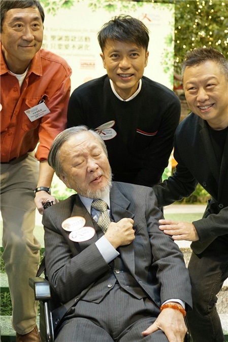 李克勤和高锟
出席脑退化症慈善活动