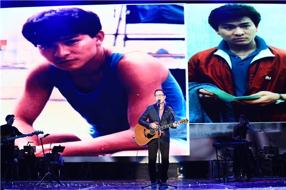 罗大佑斩获两项至尊音乐大奖 与「小天使」合唱变最萌年龄差