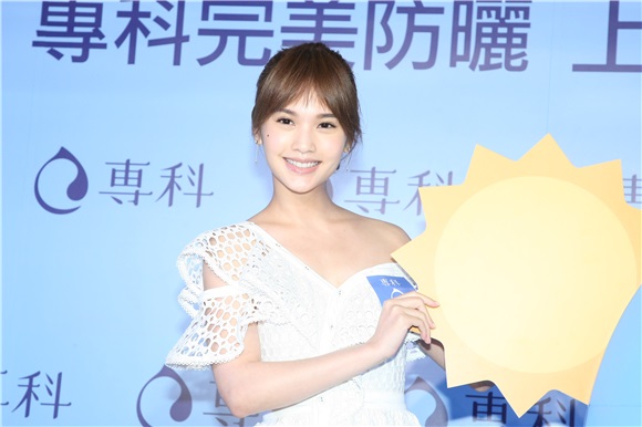 杨丞琳出席保养品活动