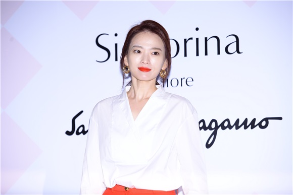 演员千玗嬉、史蒂芬妮·李、郑有真等出席品牌Signorina in Fiore 上市活动PHOTO WALL