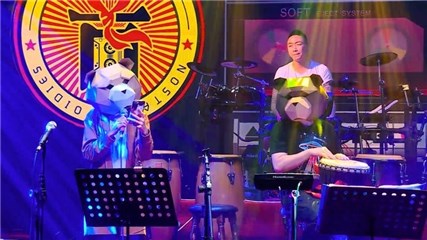 悦悦与大鹏蒙面PK唱歌