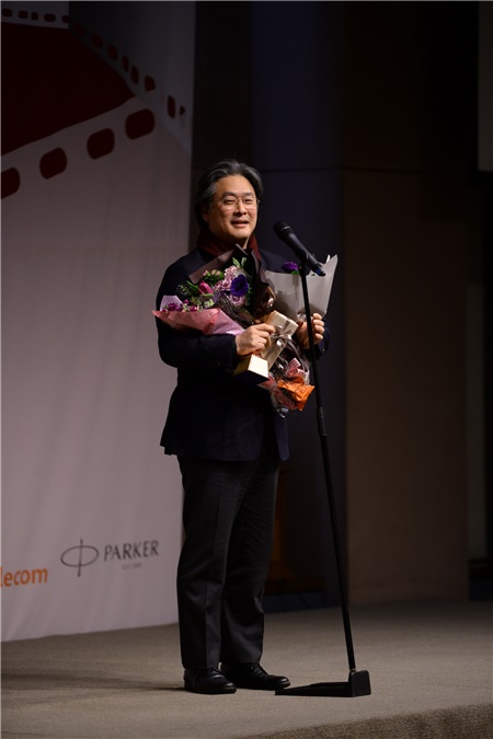 第8届韩国年度电影奖颁奖典礼 宋康昊、马东锡、罗美兰等到场出席