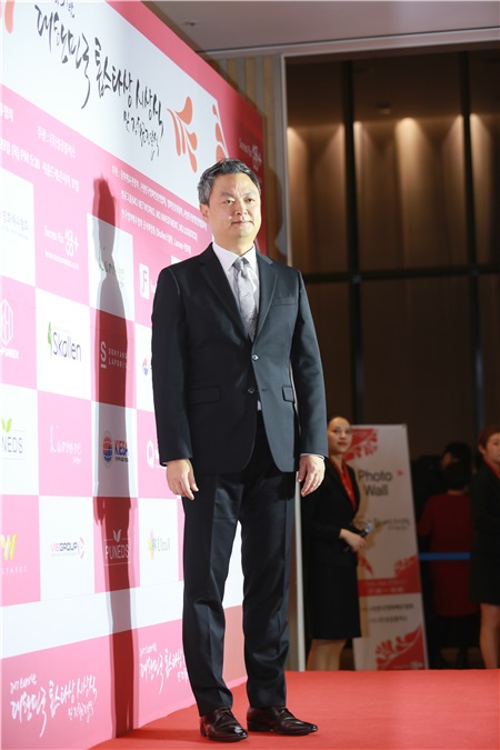 Nana、李贞贤、李东辉等出席第六届大韩民国TOP STAR奖颁奖典礼
