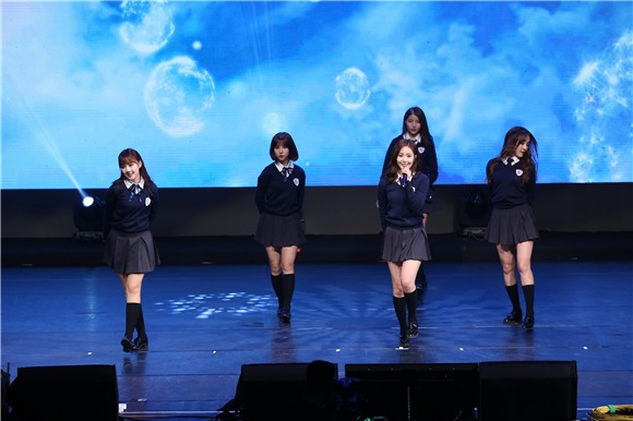 韩国女团Gfriend举办粉丝演唱会