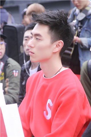 “川大第一男神”杨翔宇在学校里早就是学妹们的男神了