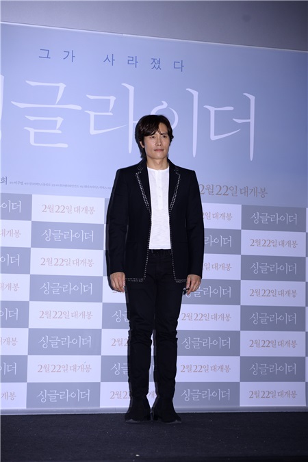 孔孝真、李秉宪、安昭熙等出席电影《单身骑士》媒体试映会