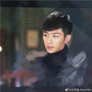 炎亚纶天生丽质 无奈表示：眼线跟唇色都是真的！
