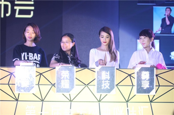 戴佩妮遭控诉「偷心贼」 被判「无期」创作偿还歌迷