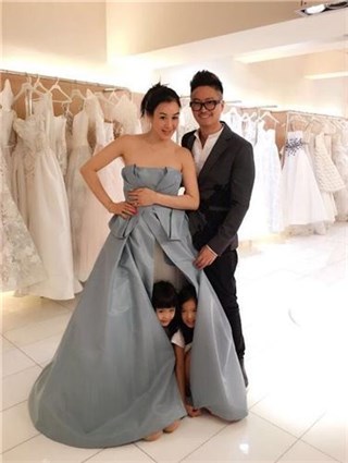大婚倒数 两女儿陪钟丽缇试婚纱