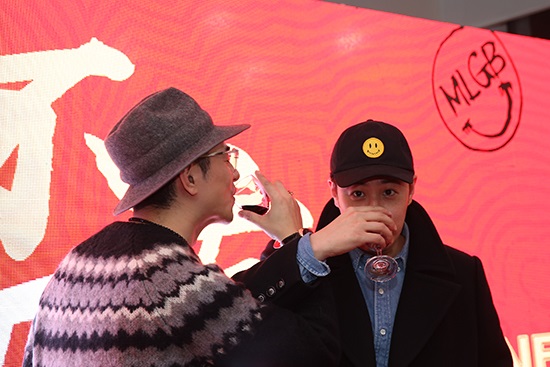 潘玮柏李晨「知足长乐」年会 潮牌创业八年不忘初心