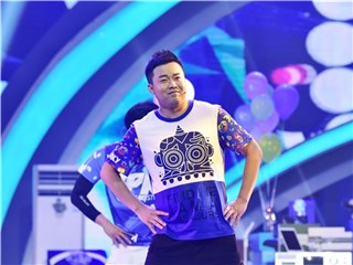 崔志佳扭腰