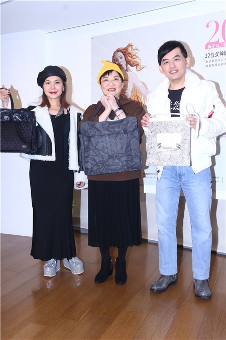 黄子佼、张小燕等出席黎画廊圣诞公益义卖联展宣传记者会