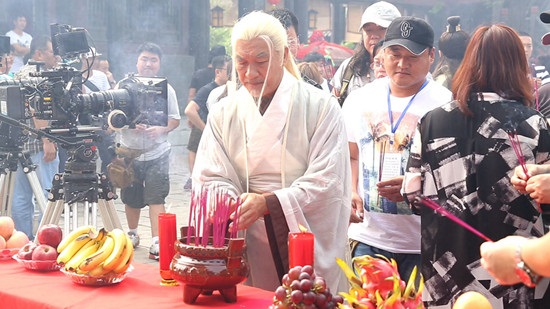 《万万》原班变装《西涯侠》 科学武侠爆笑开机