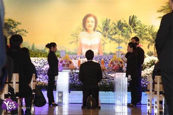〈Yes 台北现场〉吴克群母亲告别式 播放父母求婚视频感动落泪
