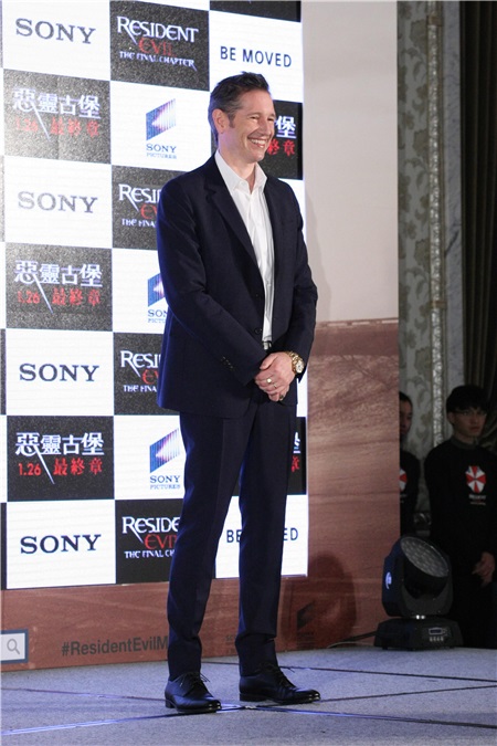 〈Yes 台北现场〉蜜拉乔娃维琪与老公导演来台宣传 女儿突然来电成焦点