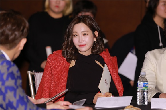 李准、郑素敏出席KBS新周末剧《爸爸好奇怪》的制作发布会