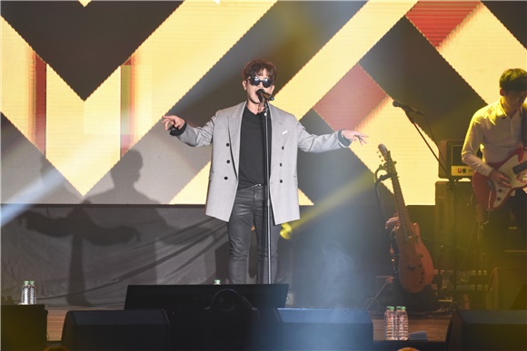 韩国男团神话成员李玟雨在台举办个人见面会与台湾粉丝同乐