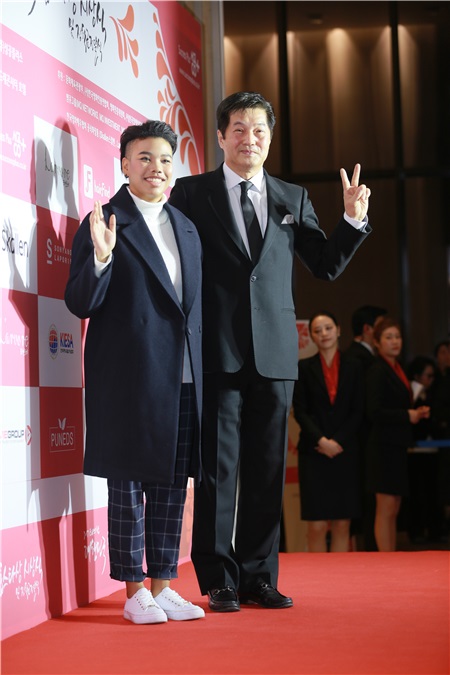 Nana、李贞贤、李东辉等出席第六届大韩民国TOP STAR奖颁奖典礼