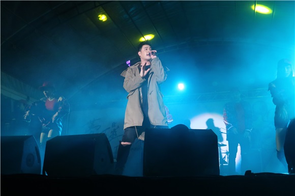 潘伟柏出席北一女校庆演唱会表演