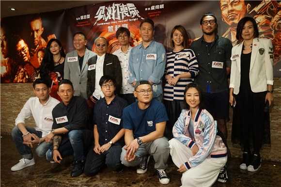 万梓良、白只、张继聪等 出席电影《今晚打丧屍》杀青宴
