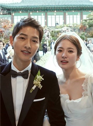 宋仲基宋慧乔婚纱照曝光 乔妹好有古典美