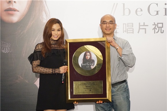 李幸倪金唱片记者会