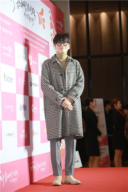 Nana、李贞贤、李东辉等出席第六届大韩民国TOP STAR奖颁奖典礼