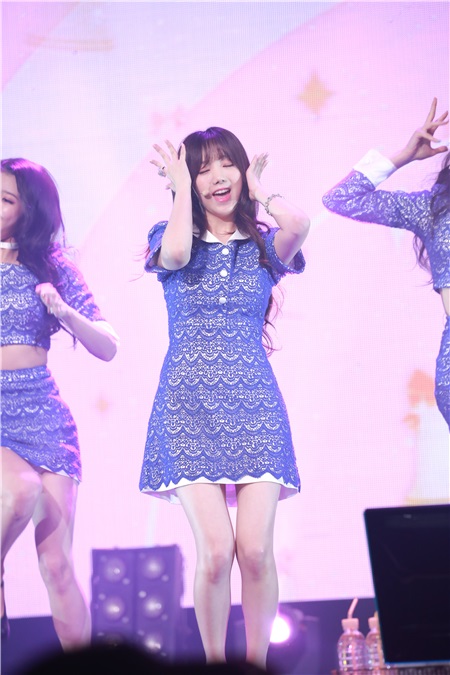 女团Lovelyz在首尔BLUE SQUARE举行了第四张迷你专辑《Fall in Lovelyz》媒体SHOW CASE