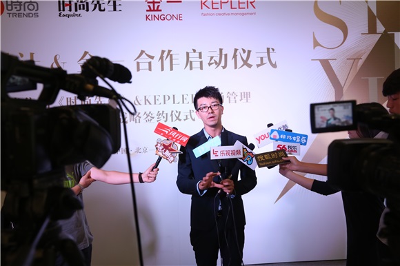 时尚集团《时尚先生Esquire》携手金一文化定义轻奢潮流