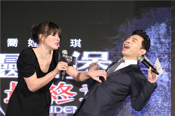 蜜拉乔娃维琪、导演保罗安德森出席《恶灵古堡最终章》台北首映会
