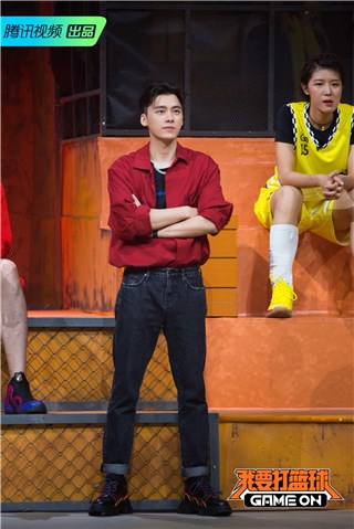 李易峰酷帅红衣look
